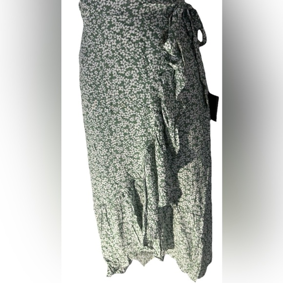 Lulus NWT Summer Romance Sage Green Floral Print Wrap Skirt Hi Lo Ruffled Hem M - Picture 2 of 12